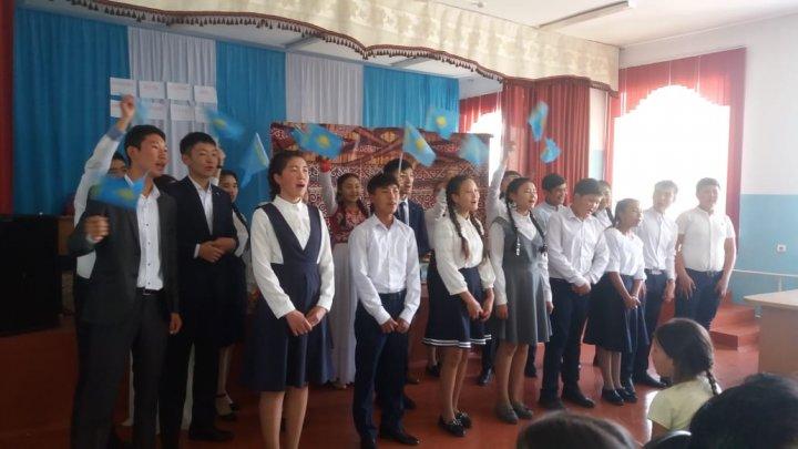 № 34 М.Смағұлов атындағы орта мектепте ана тілін  қурметтеп, сүюге арналған мерекелік  іс- шара  отті. " Өткірдің жүзі кестенің бізі, өрнегін сендей сала  алмас."
