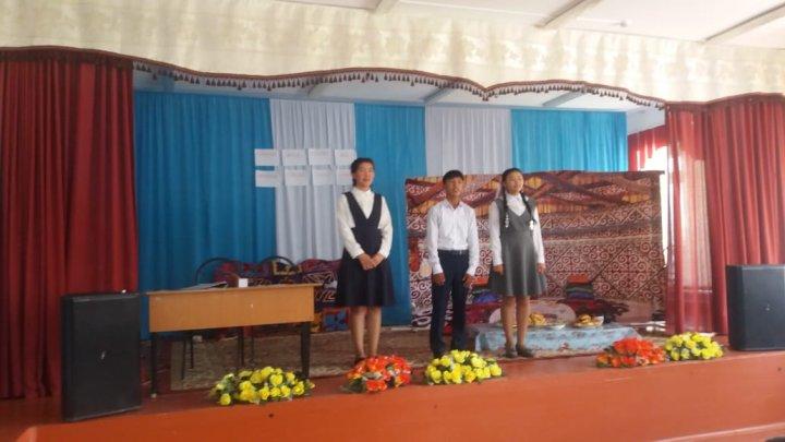 № 34 М.Смағұлов атындағы орта мектепте ана тілін  қурметтеп, сүюге арналған мерекелік  іс- шара  отті. " Өткірдің жүзі кестенің бізі, өрнегін сендей сала  алмас."