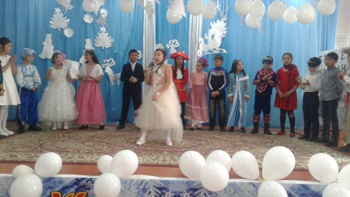 "Біз - еліміздің жарқын болашағымыз!" атты тақырыбында ,  жаңа жылдық  шырша  өтті.