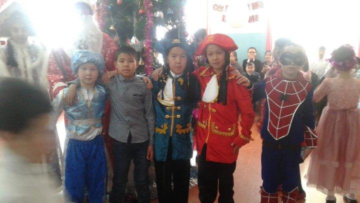 "Біз - еліміздің жарқын болашағымыз!" атты тақырыбында ,  жаңа жылдық  шырша  өтті.