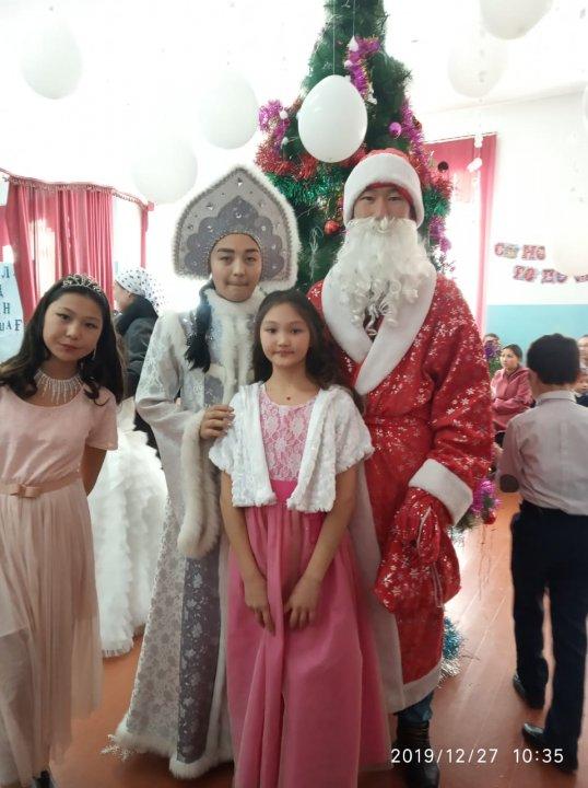 "Біз - еліміздің жарқын болашағымыз!" атты тақырыбында ,  жаңа жылдық  шырша  өтті.