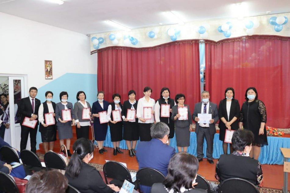 "Білім беру және тәрбиелеу процесін тиімді басқару теориясымен әдістемесі" тақырыбында семинар өткізілді.