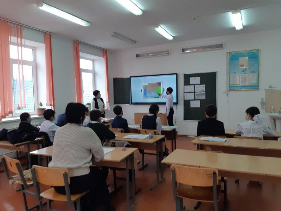 6 сыныпта Қазақстан тарихынан ашық сабақ өтті.