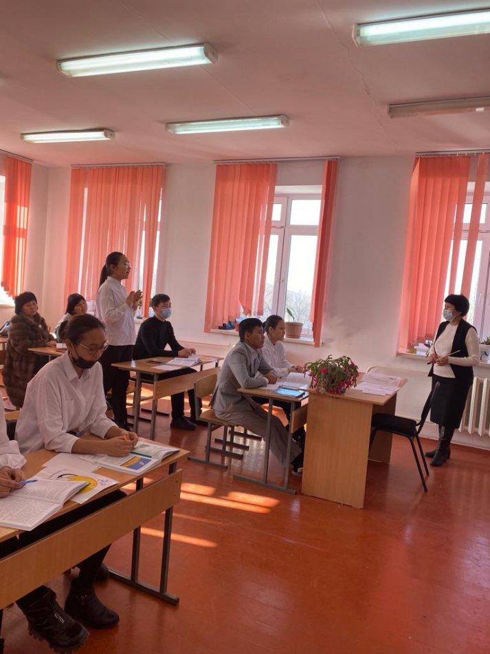 11 сыныпта Қазақстан тарихынан ашық сабақ өтті.