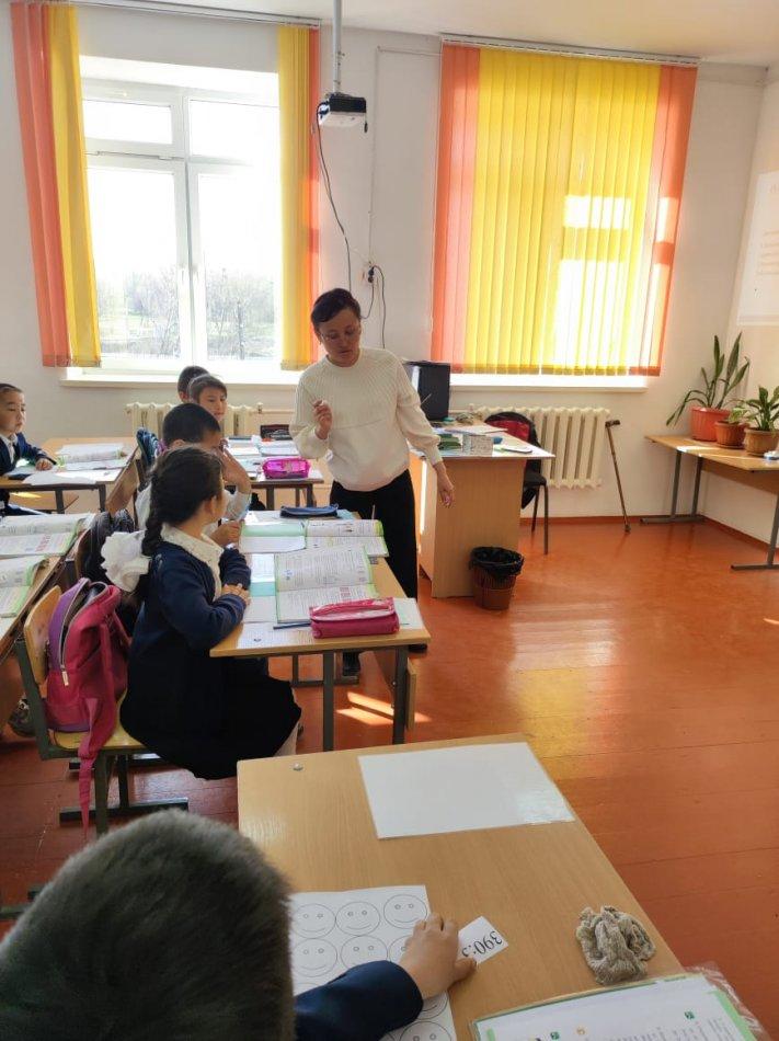 Математикадан " Қағаз ақша өзендер"атты сыныптан тыс сабақ өтті.