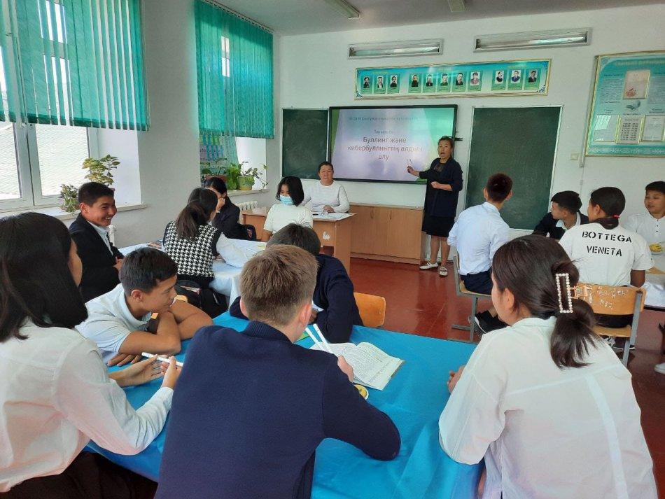 Кибербуллинг және қөғам тақырыбында 8-11 сынып оқушылары арасында семинар сабақ өткізілді.