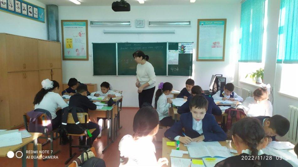 17 - қараша қүні " Қызықты сағат" тақырыбында сыныптан тыс сабақ өткізілді.