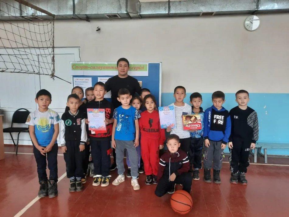 29 қараша күні дене шынықтыру пәнінен " Қөңілді старт " тақырыбында спортық  - эстафеталық жарыс өткізілді.