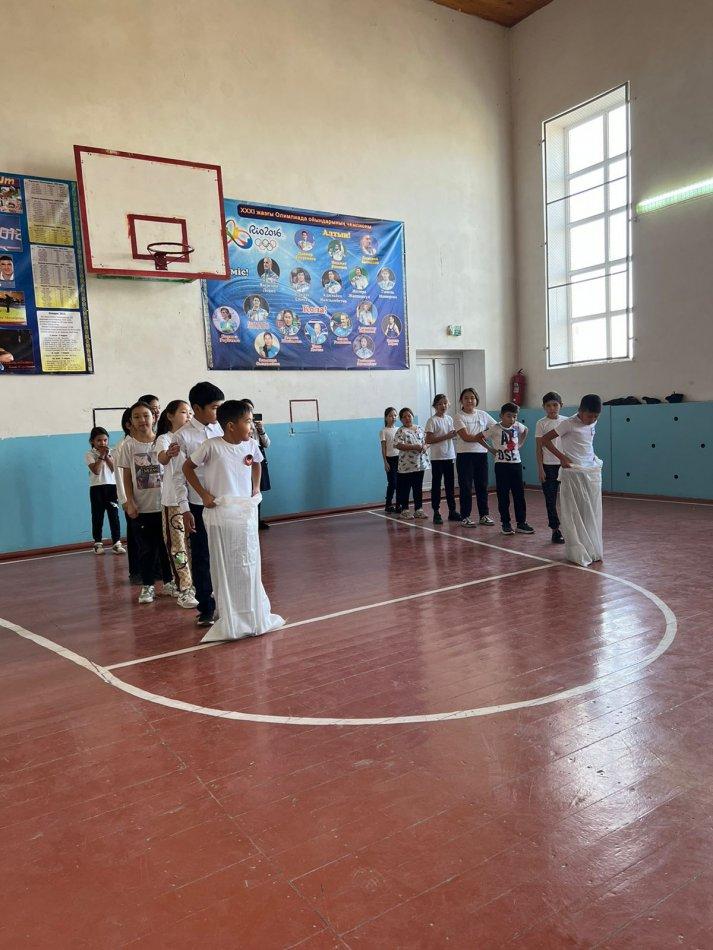 18 - қараша күні дене шынықтыру пәнінен 5 - сыныпта " Көңілді старт " тақырыбында  сыныптан тыс жарыс өтті.