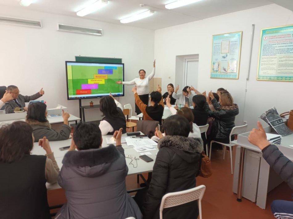 13 - қазан күні " Білім беруде жаңаша көз қарас "  дөнгелек үстел өтті Берікова .Ш.