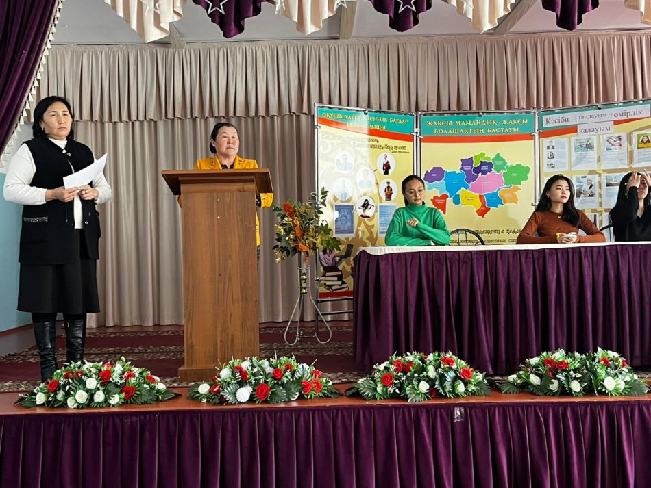 13.01.23ж  Кәсіптік бағдар бойынша, 9,10,11 сынып оқушылары, мектеп  түлектерімен " Кәсіби таңдауым - өмірлік қалауым " такырыбында кездесу өтіі.