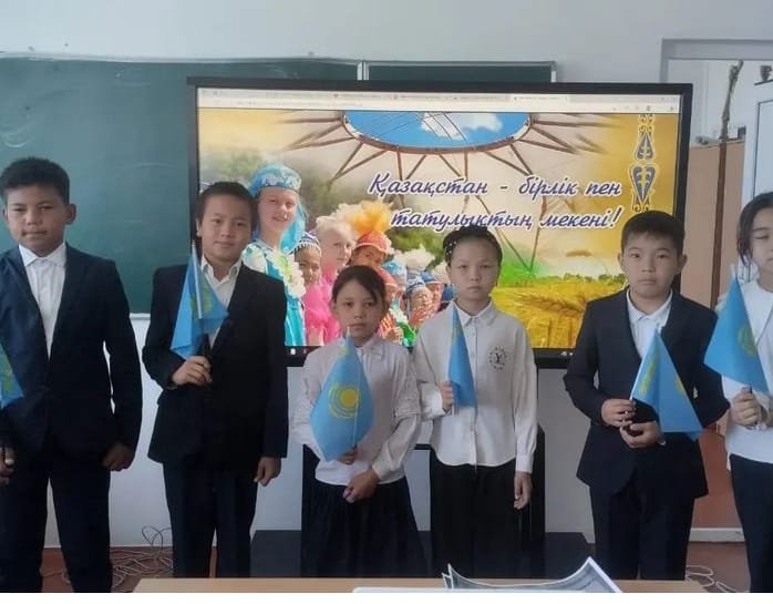 1 мамыр -Қазақстан халықтарының бірлігі күніне орай 1-11сынып аралығында " Бәріміз біргеміз - берік  іргеміз" тақырыбында сынып сағаттары өтті.