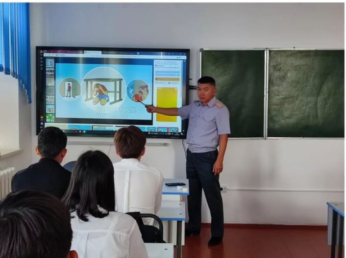 11 қыркүйек күні АӘД пән мұғалімі Абдрасилов А.К. жер сілкінісі туындаған кезде білім алушылар арасындағы  қауіпсіздік  оқу-жаттығуларын өткізді.